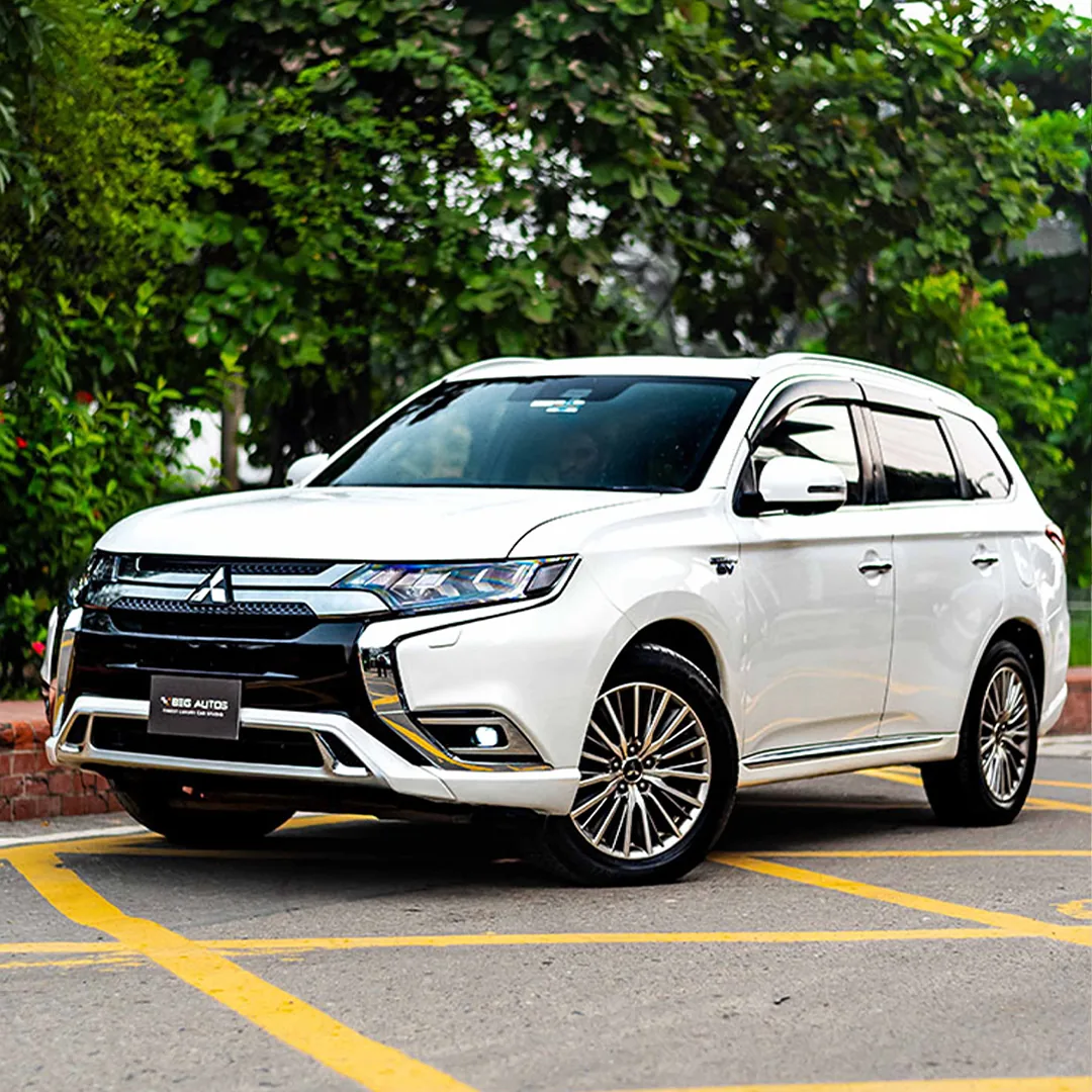 Front view of 2020 Mitsubishi 2020 in White