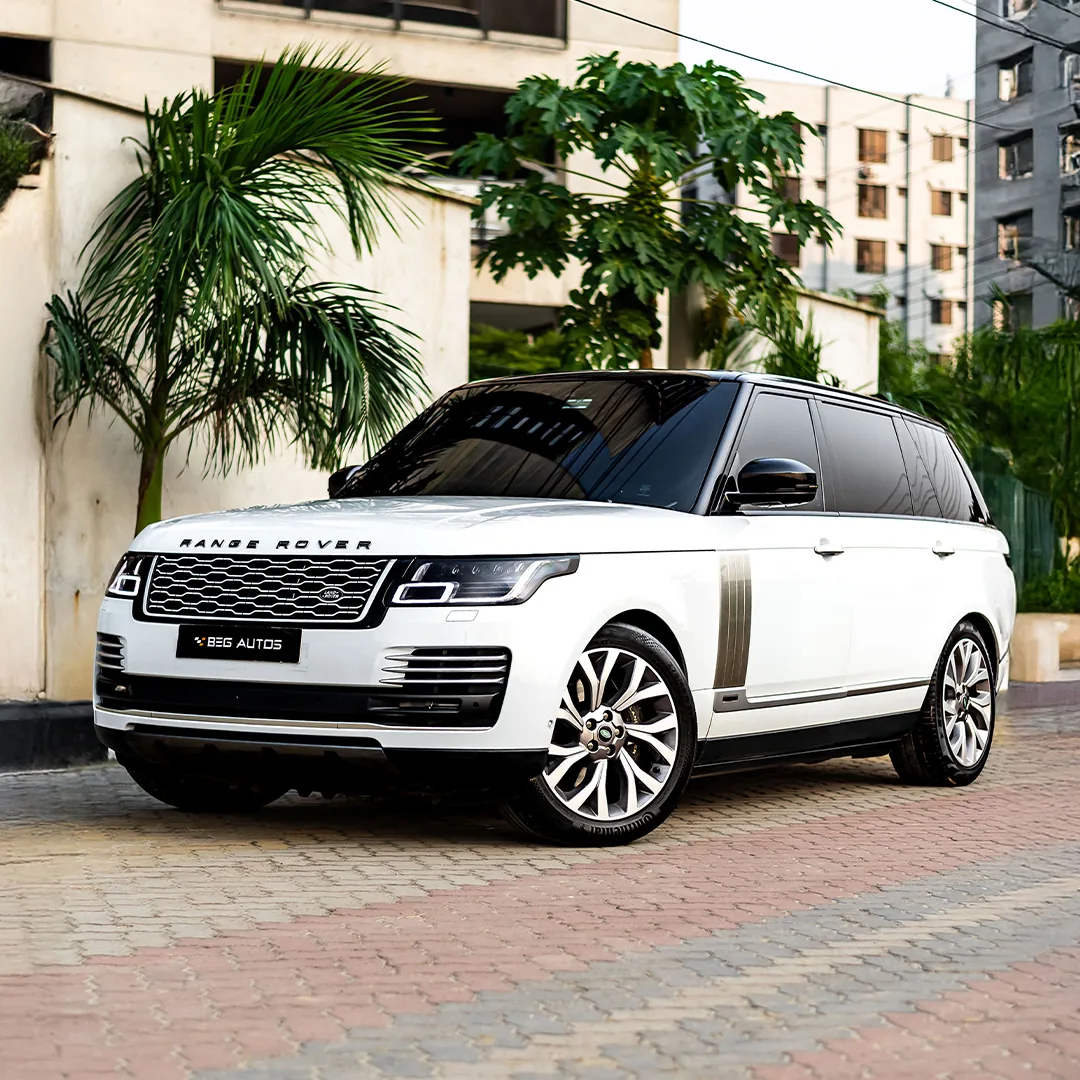 Front view of 2021 Land Rover 2021 in White