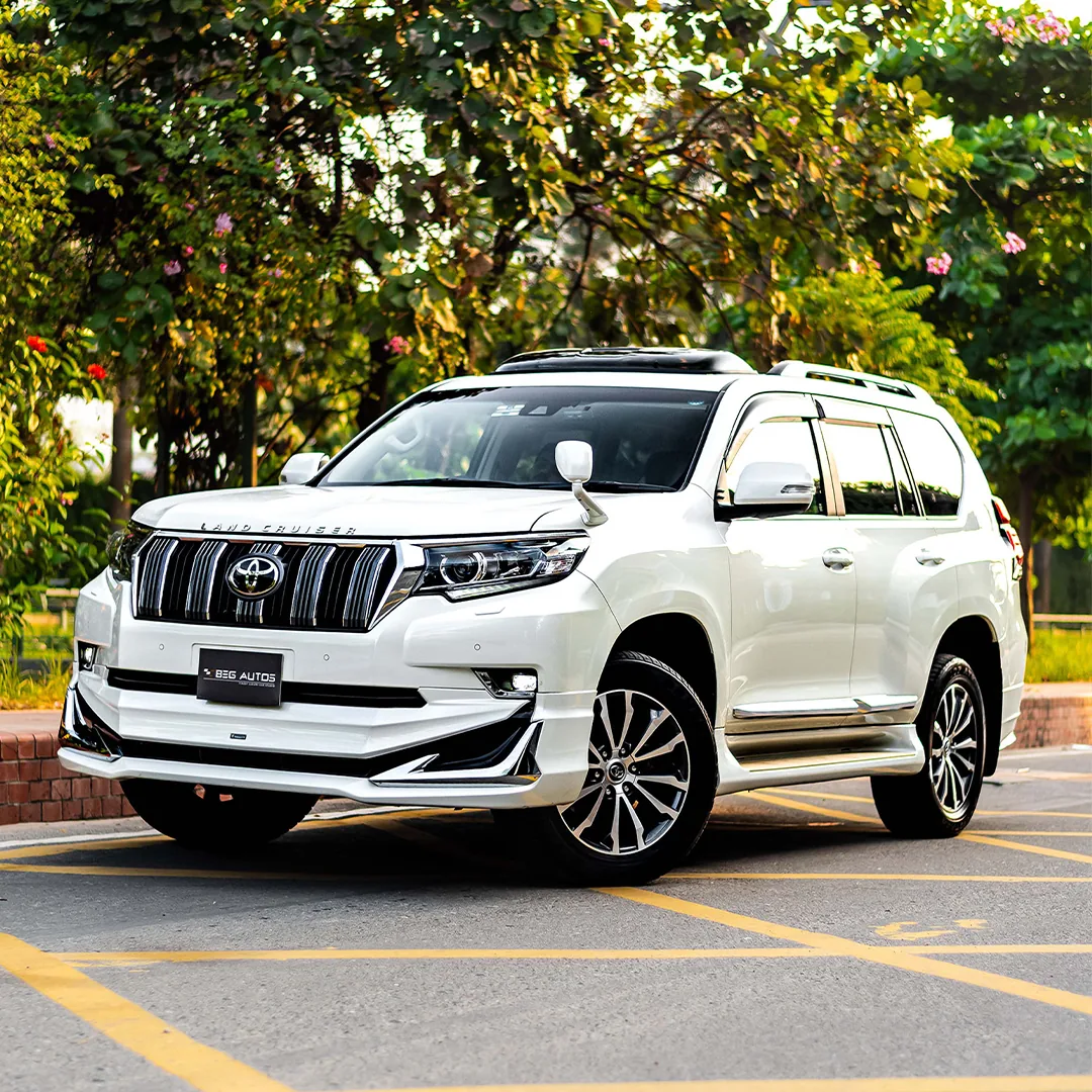 Front view of 2022 Toyota 2018 in Pearl