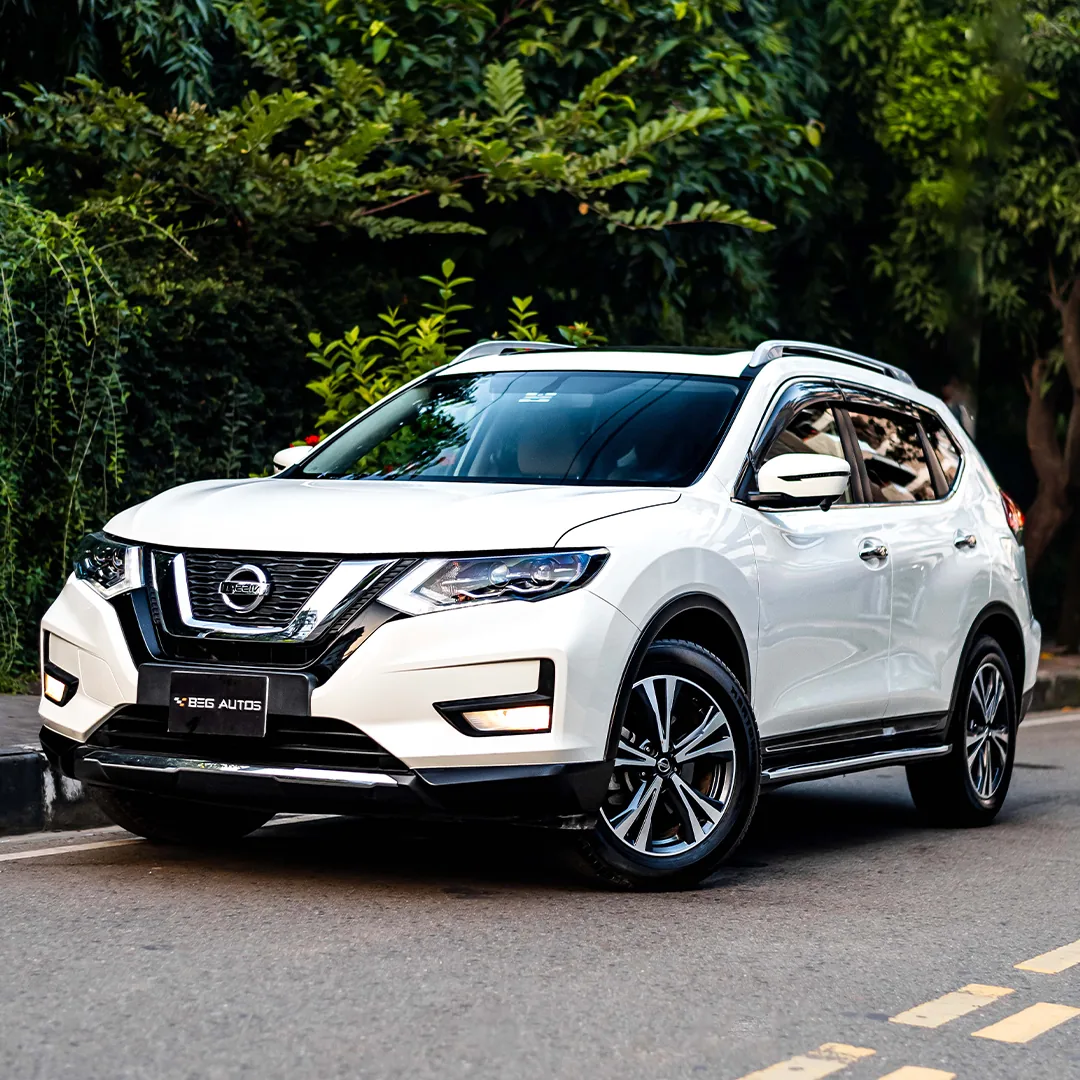 Front view of 2022 Nissan 2022 in White Pearl