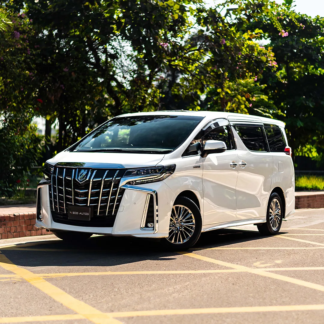 Front view of 2024 Toyota 2021 in Pearl