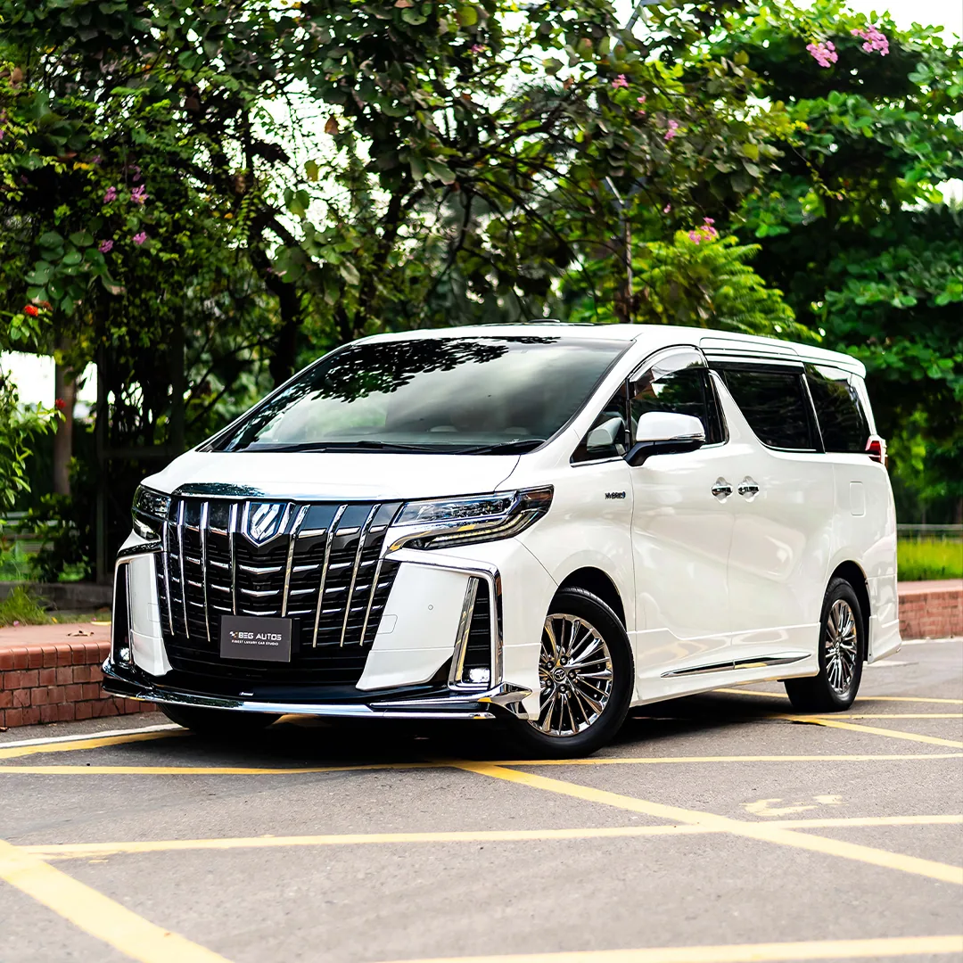 Front view of 2025 Toyota 2018 in White