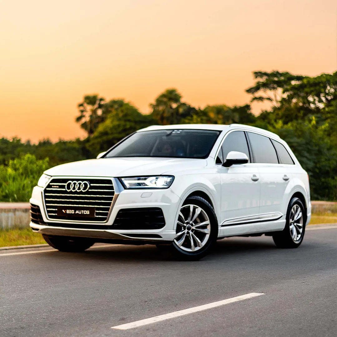 Front view of 2018 Audi 2017 in Pearl
