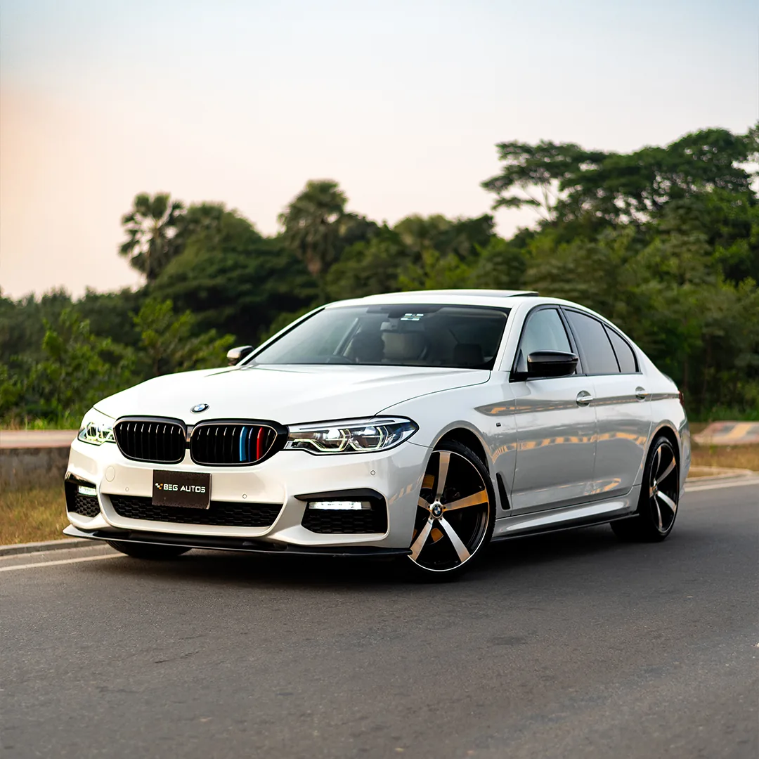 Front view of 2018 BMW 2017 in White