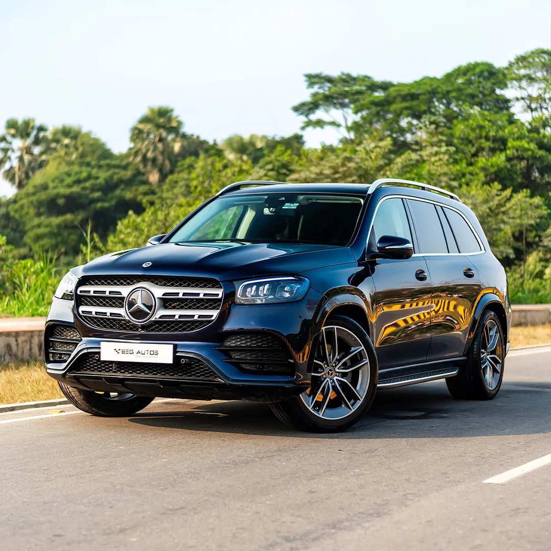 Front view of 2023 Mercedes-Benz 2022 in Blue