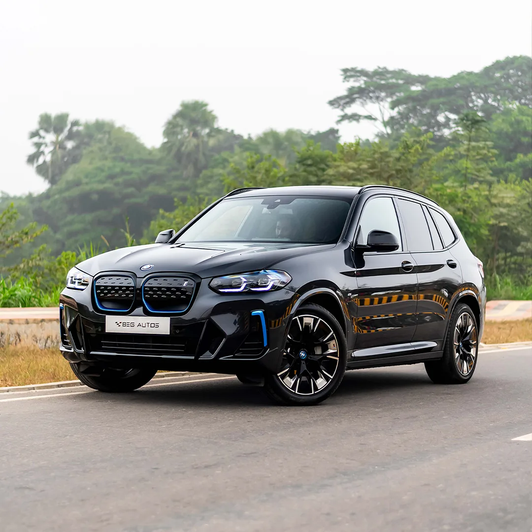 Front view of 2025 BMW 2023 in Grey