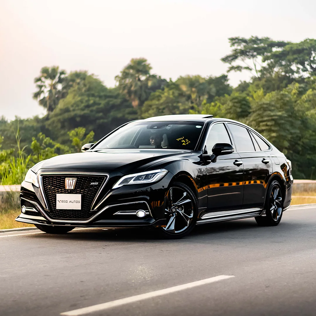 Front view of  Toyota 2020 in Black