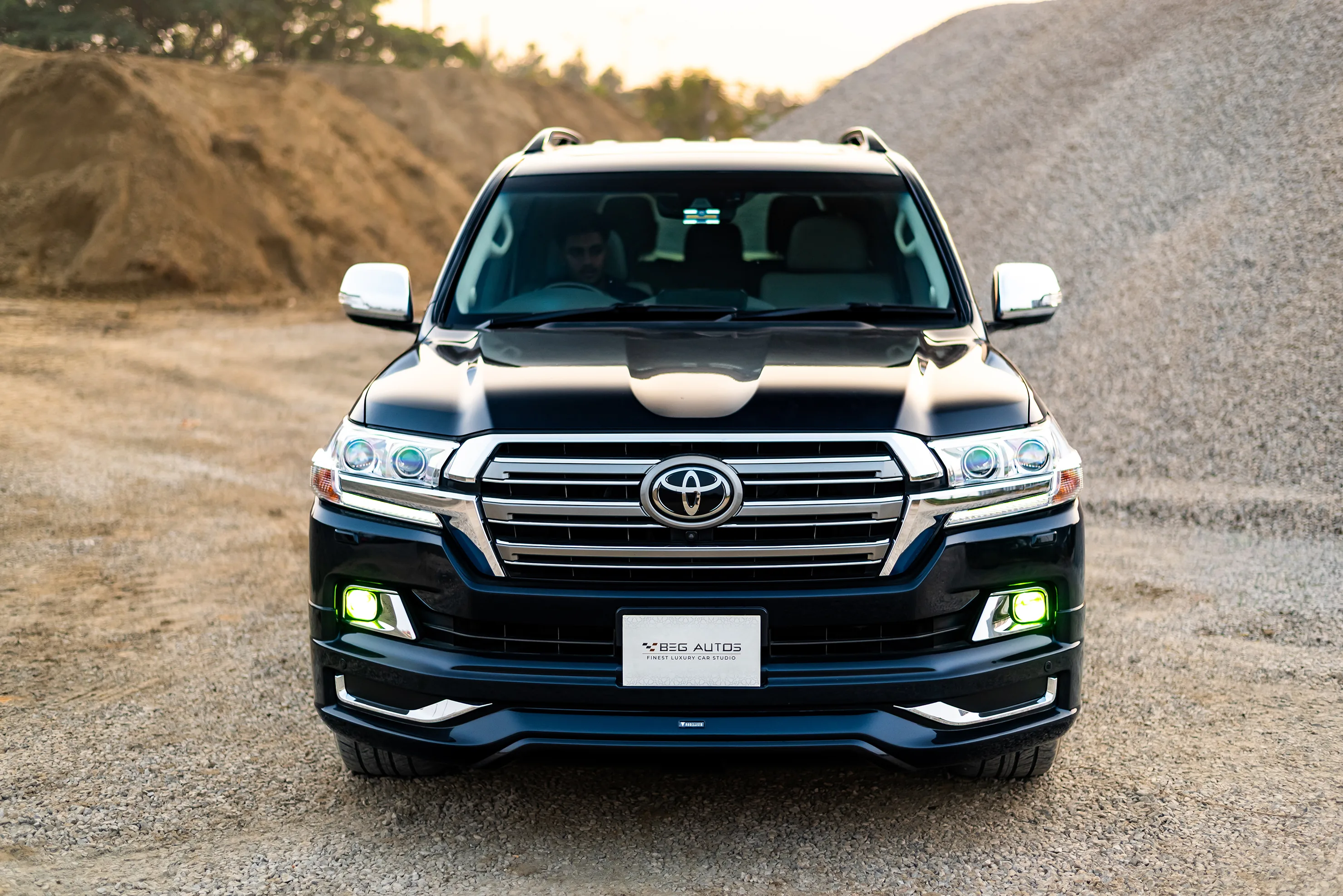 Toyota Land Cruiser ZX V8