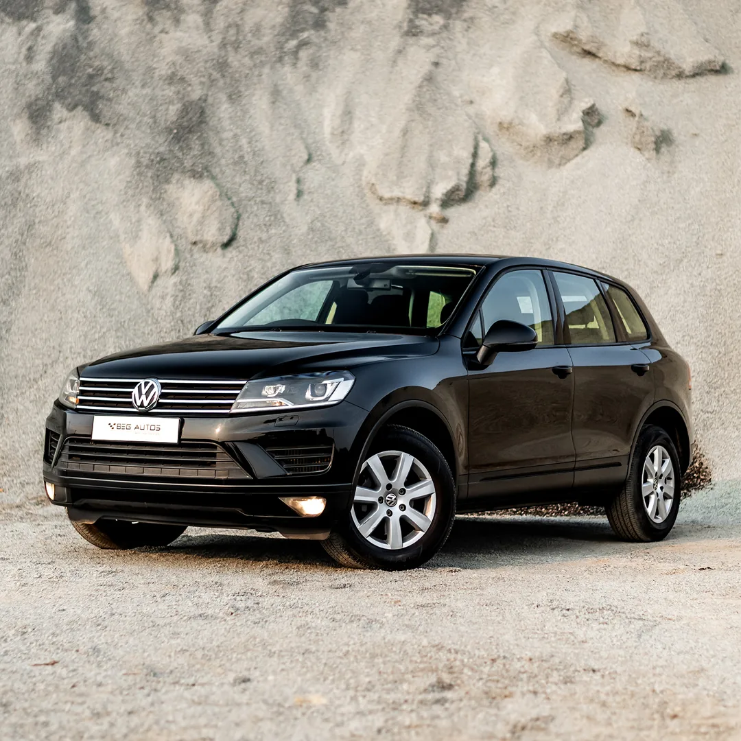 Front view of  Volkswagen 2015 in Black