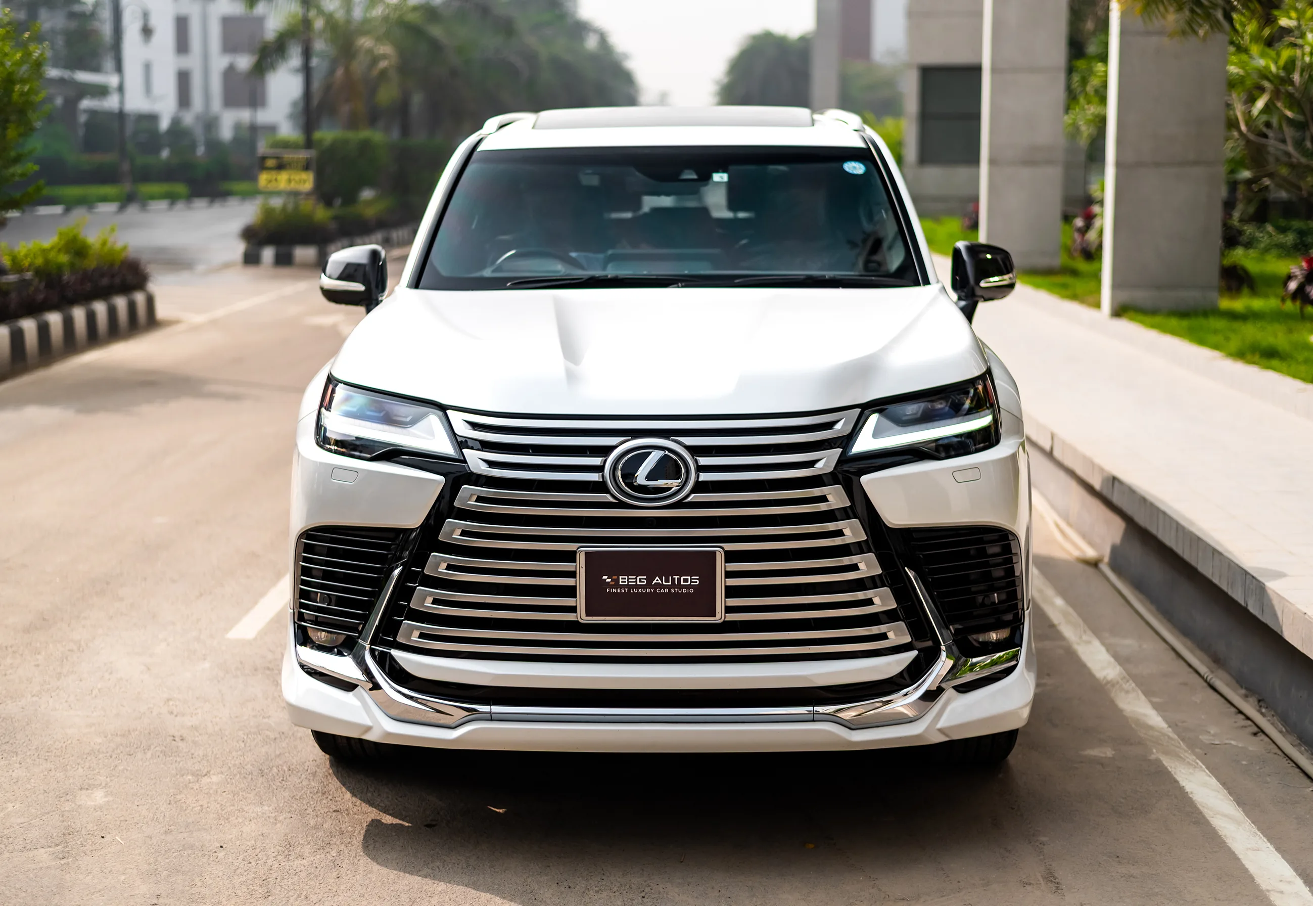Lexus  LX 600