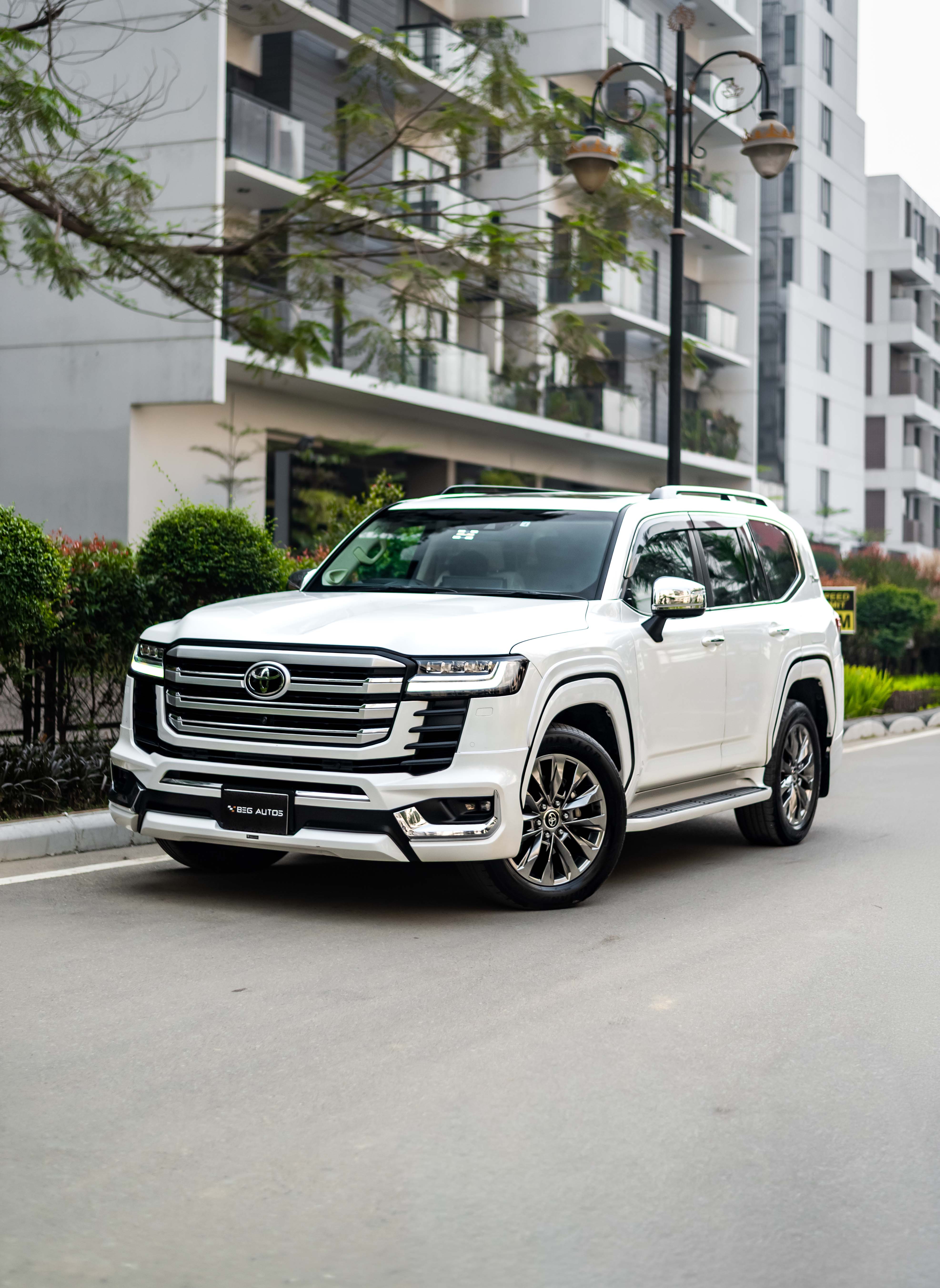 loded バングラ Toyota Land Cruiser LC300 ZX (2023-White) Price in BD| BEG AUTOS