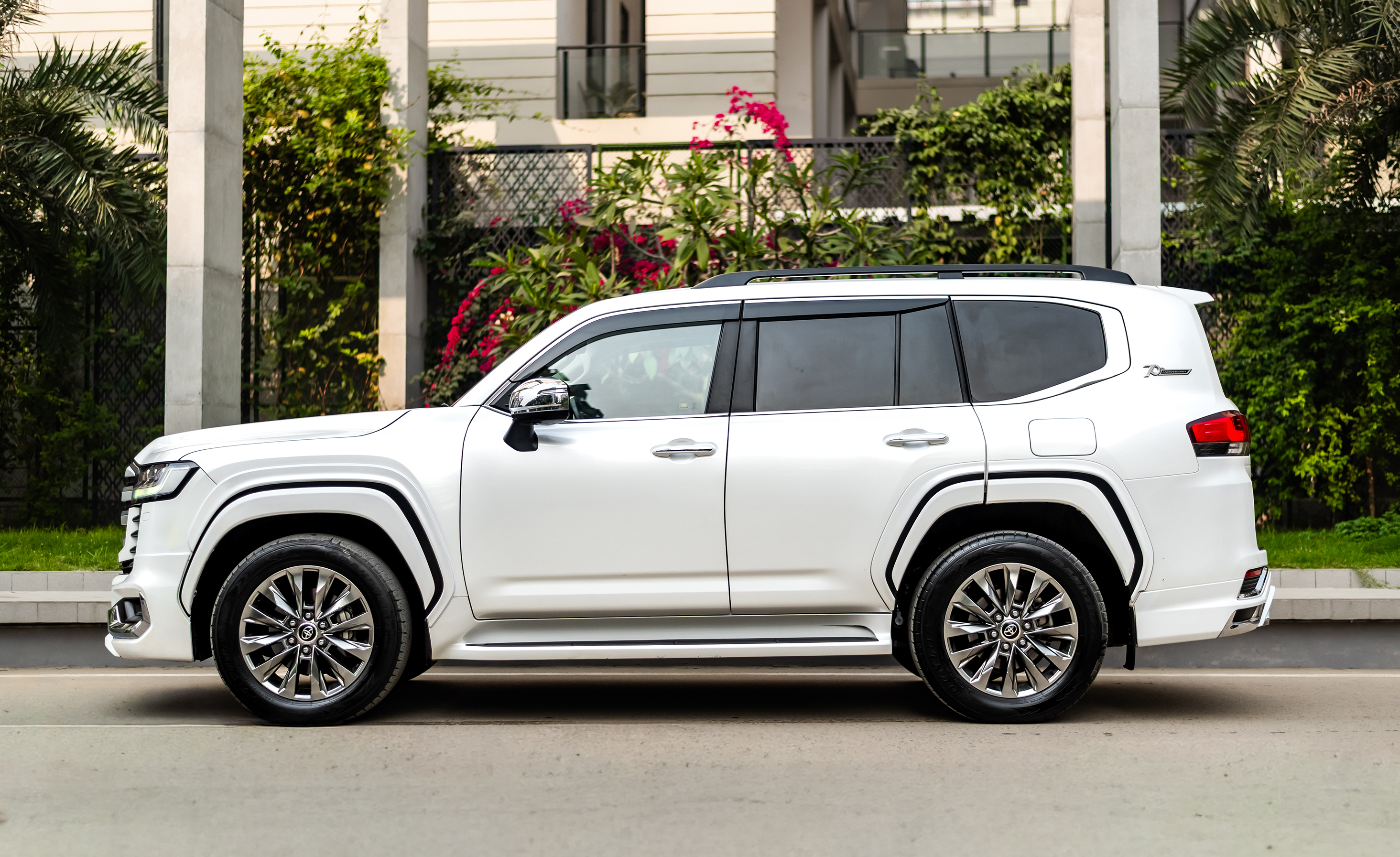 loded バングラ Toyota Land Cruiser LC300 ZX (2023-White) Price in BD| BEG AUTOS