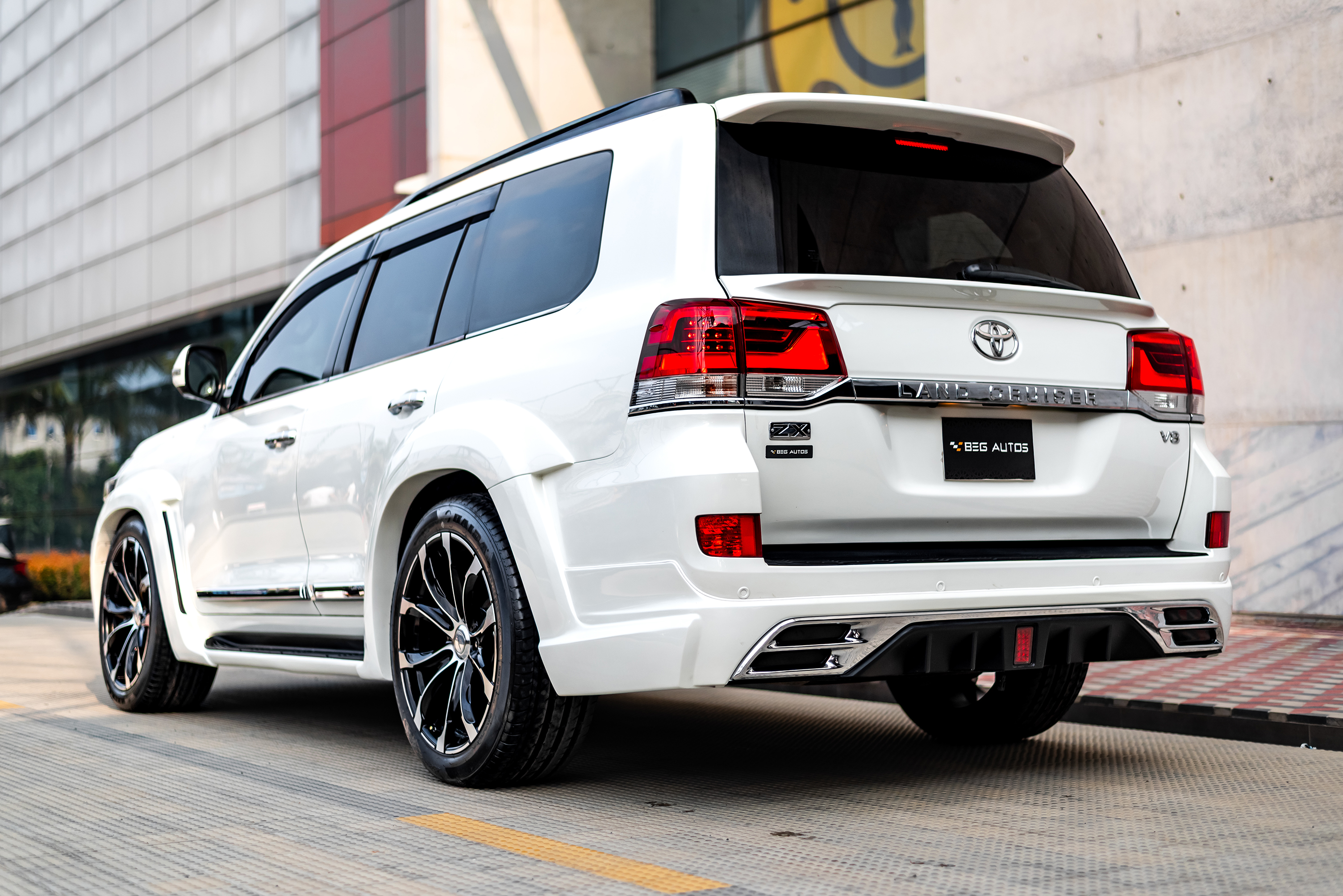 Toyota Land Cruiser ZX V8 Wald (2015-Pearl) Price in BD | BEG AUTOS